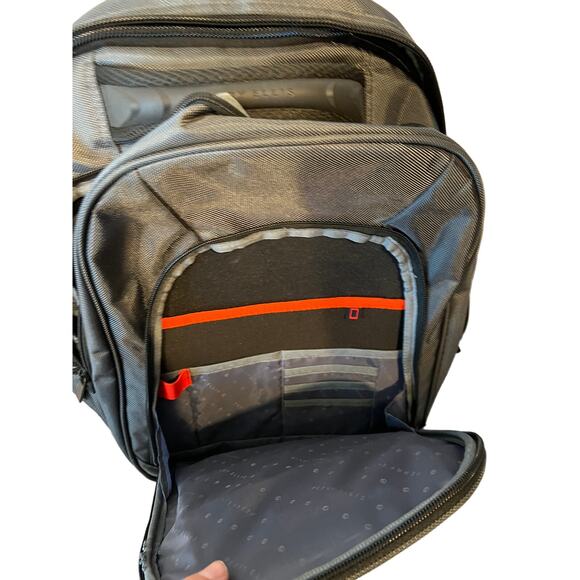 Perry Ellis Padded Computer Backpack - Picture 3 of 6